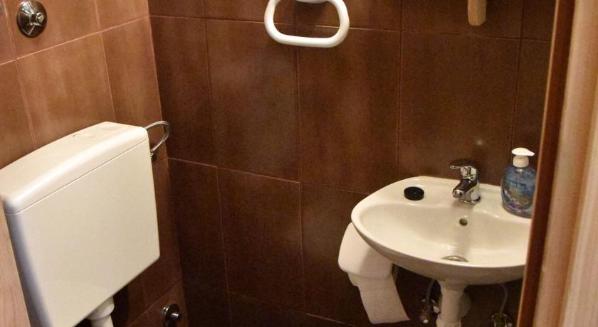 Hostel Kvarner- Private Rooms & Dorms Рієка Номер фото