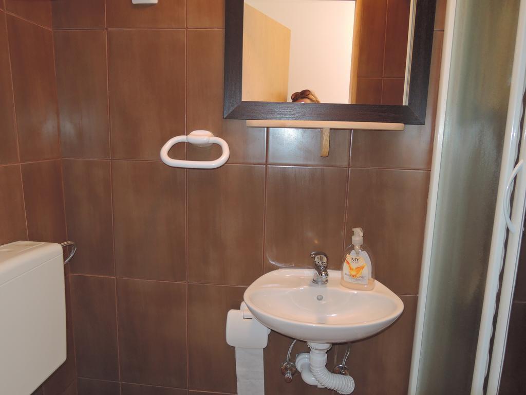 Hostel Kvarner- Private Rooms & Dorms Рієка Екстер'єр фото